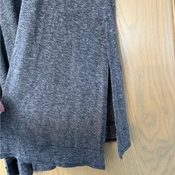 We The Free V-Neck Heather Gray Side Slit Tunic Fitted Arm / Small - Picture 9 of 10